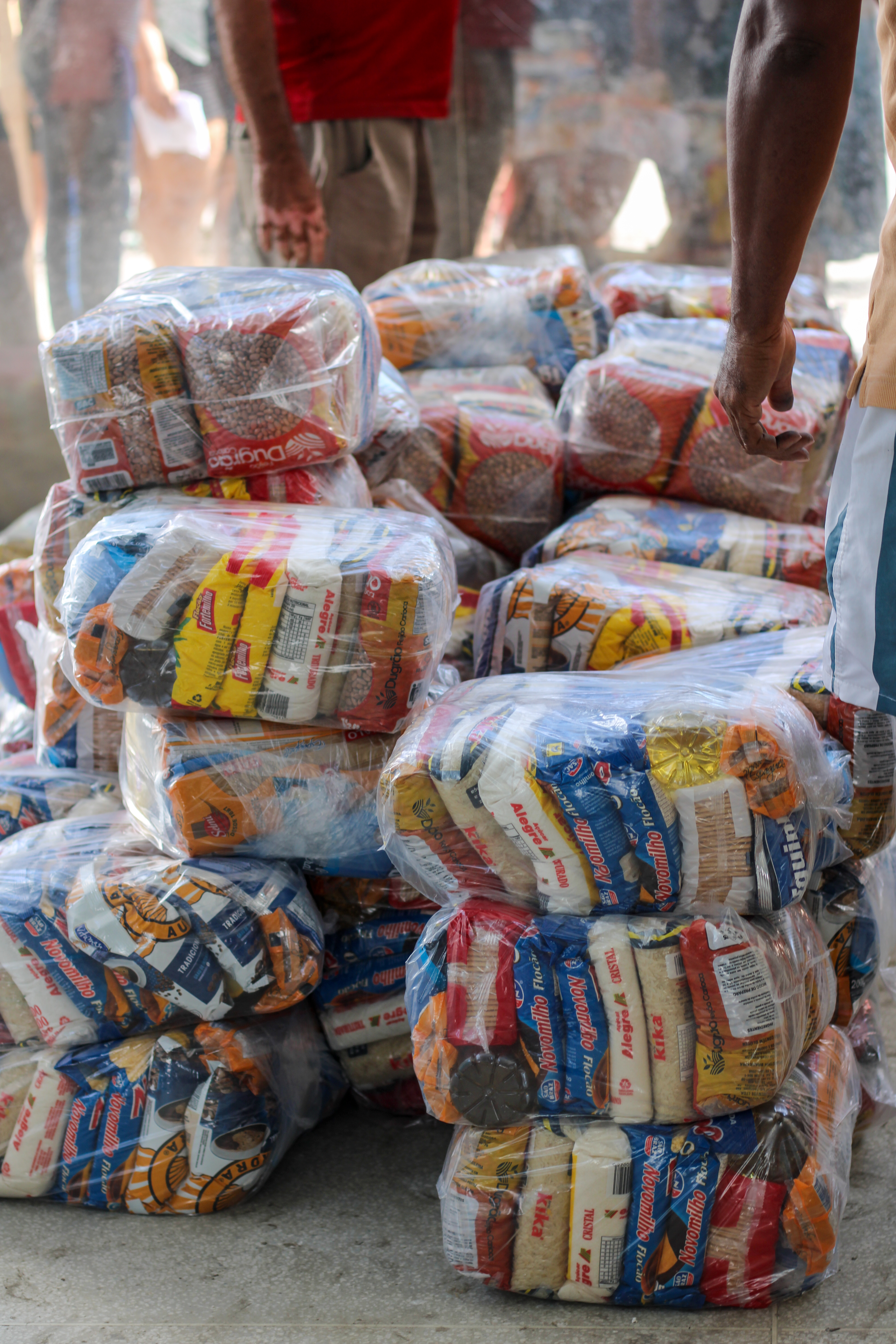 PREFEITURA DE CALDAS BRANDÃO REALIZA ENTREGA DE CESTAS DE PÁSCOA E BENEFICIA 1.300 FAMÍLIAS